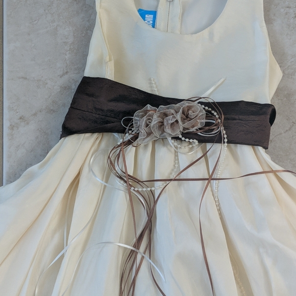 Girls 2t princess Belle dress, light yellow, - Picture 2 of 6